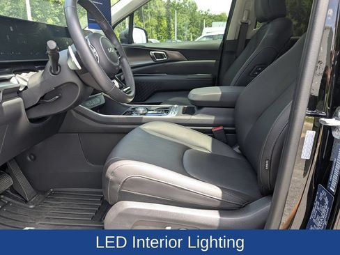 Used 2025 Kia Carnival SX w/ SX Dark Edition Package FWD image 21