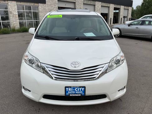 Used 2011 Toyota Sienna Limited w/ Premium Pkg AWD/4WD image 12