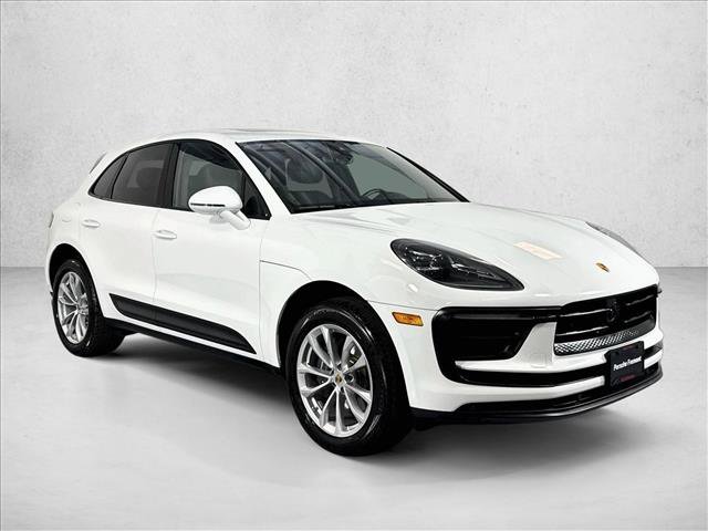 Certified 2026 Porsche Macan AWD/4WD image 7