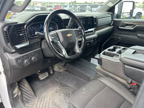 Used 2024 Chevrolet Silverado 2500 LT AWD/4WD image 16