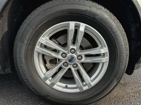 Used 2024 Ford Explorer XLT image 11