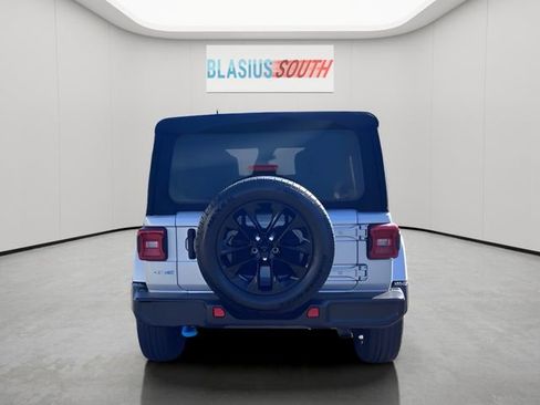 Used 2024 Jeep Wrangler Unlimited Sahara AWD/4WD image 4