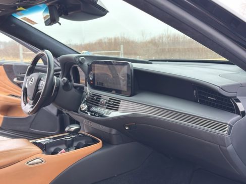Used 2023 Lexus LS 500 Luxury w/ Luxury Package image 29