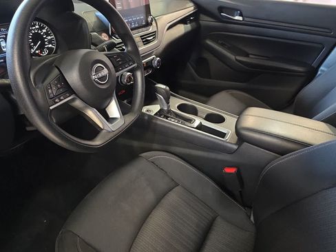 Used 2025 Nissan Altima 2.5 SV FWD image 14