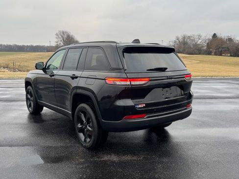 New 2025 Jeep Grand Cherokee Altitude AWD/4WD image 5
