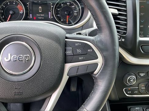 Used 2016 Jeep Cherokee Latitude w/ Comfort/Convenience Group AWD/4WD image 15