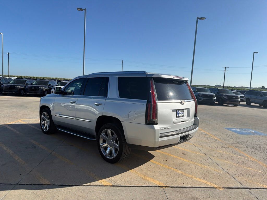 Used 2015 Cadillac Escalade Luxury RWD image 5