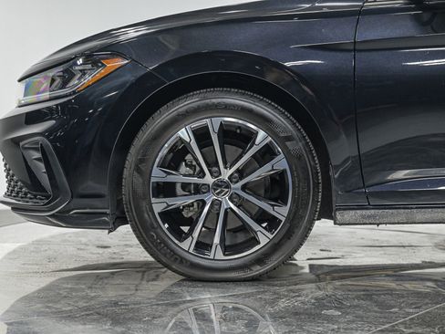 Used 2025 Volkswagen Jetta Sport image 3