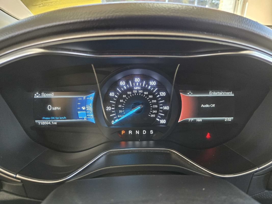 Used 2017 Ford Fusion SE w/ Fusion SE Technology Package FWD image 15