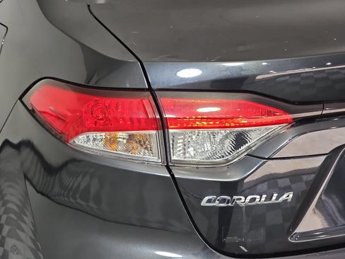 Used 2021 Toyota Corolla LE FWD image 12
