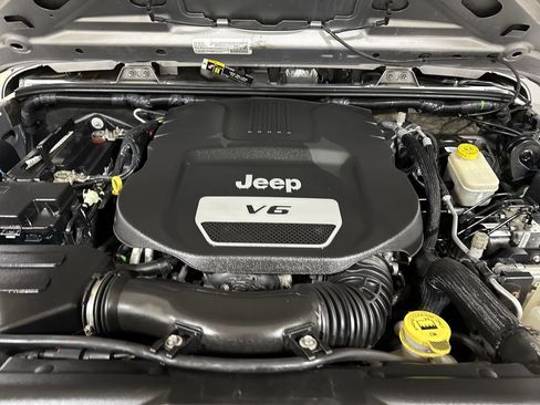 Used 2017 Jeep Wrangler Unlimited Sport w/ Quick Order Package 24S AWD/4WD image 22