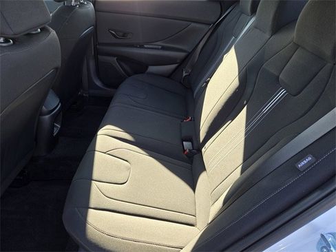 Used 2025 Hyundai Elantra Sport image 17