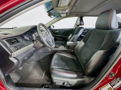 Used 2016 Toyota Camry XSE w/ Moonroof Package image 13