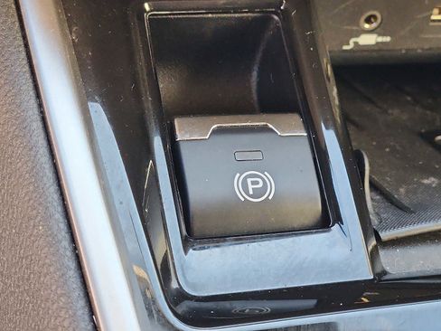 Used 2022 Subaru Outback Premium image 24