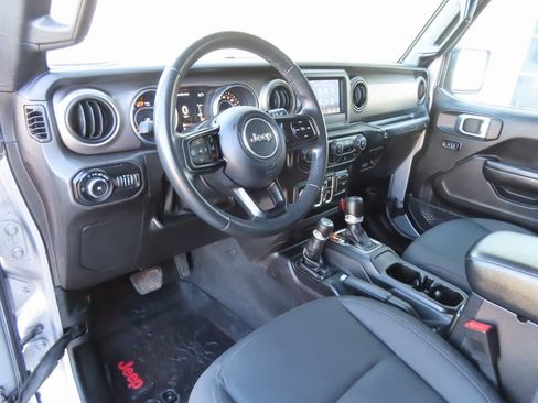 Used 2018 Jeep Wrangler Unlimited Sport S image 23