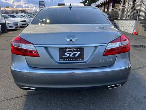Used 2013 Hyundai Genesis 3.8 image 4