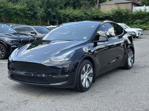 Used 2024 Tesla Model Y Long Range AWD/4WD image 7