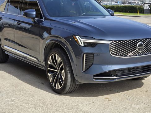 Used 2025 Volvo XC90 T8 Plus w/ Protection Package Premier image 11