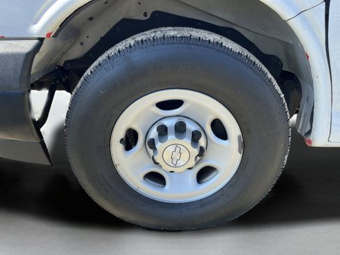 Used 2017 Chevrolet Express 2500 image 11