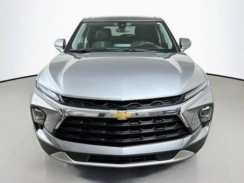 Used 2025 Chevrolet Blazer LT FWD image 2