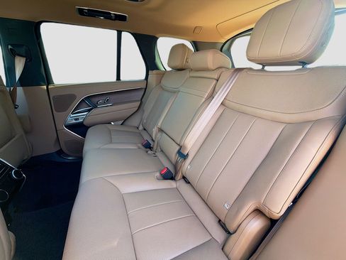 Used 2025 Land Rover Range Rover SE image 20