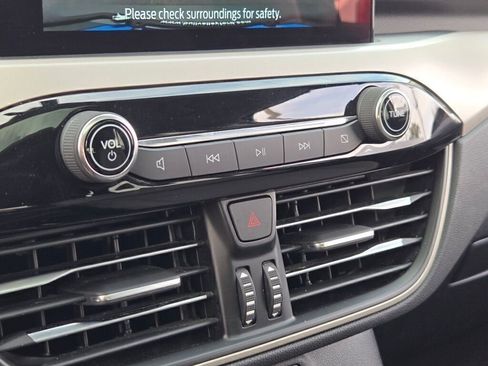 Used 2022 Ford Escape SE w/ Cold Weather Package image 32