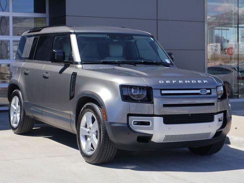 Used 2025 Land Rover Defender 110 S AWD/4WD image 3