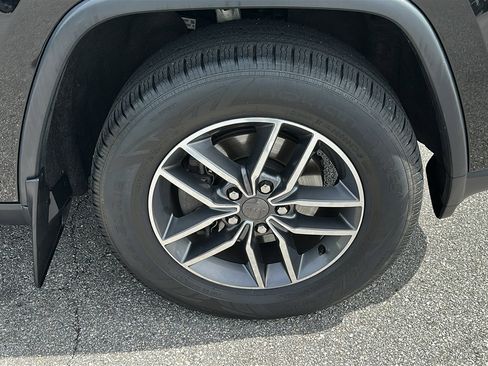 Used 2019 Jeep Grand Cherokee Limited AWD/4WD image 9
