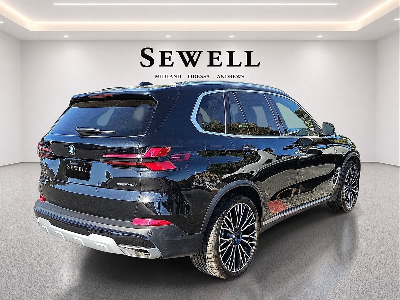 Used 2026 BMW X5 xDrive40i w/ Parking Assistance Package AWD/4WD image 4