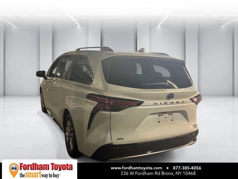 Used 2024 Toyota Sienna Limited AWD/4WD image 5