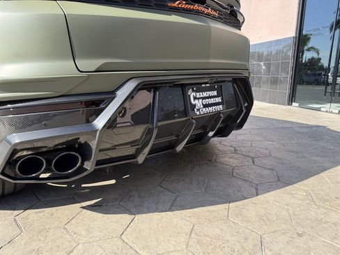 Used 2025 Lamborghini Urus SE AWD/4WD image 11