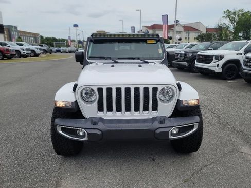 Used 2023 Jeep Gladiator Overland w/ Trailer Tow Package AWD/4WD image 2