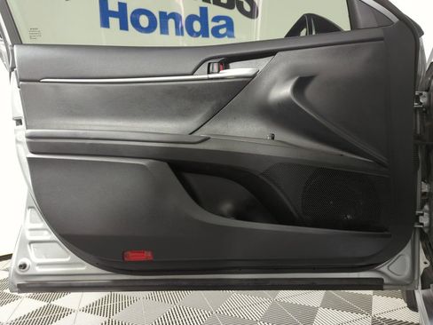 Used 2024 Toyota Camry SE image 8