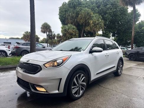 Used 2017 Kia Niro Touring FWD image 2