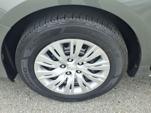 Used 2014 Toyota Camry LE FWD image 6