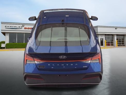 Used 2026 Hyundai Elantra SEL w/ Cargo Package FWD image 8
