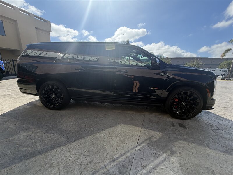 Used 2026 Cadillac Escalade ESV V AWD/4WD image 5