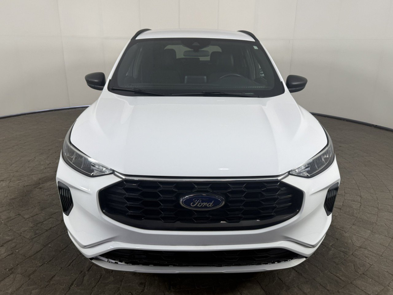 Used 2023 Ford Escape ST-Line FWD image 2