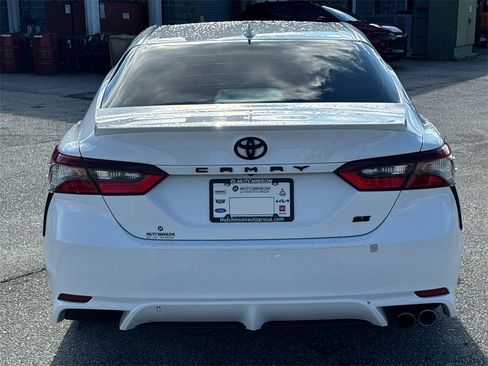 Used 2023 Toyota Camry SE image 4