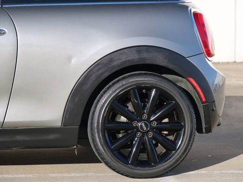Used 2018 MINI Cooper 2-Door Hardtop image 23