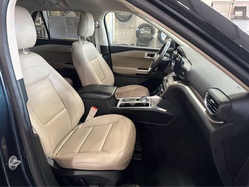 Used 2022 Ford Explorer XLT w/ Equipment Group 202A image 44