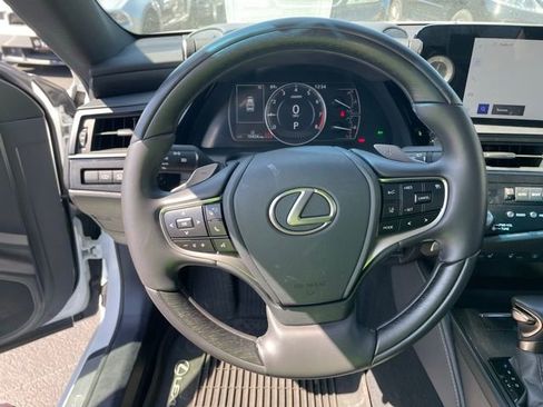 Used 2025 Lexus ES 350 Luxury w/ Accessory Package (Z2) image 10
