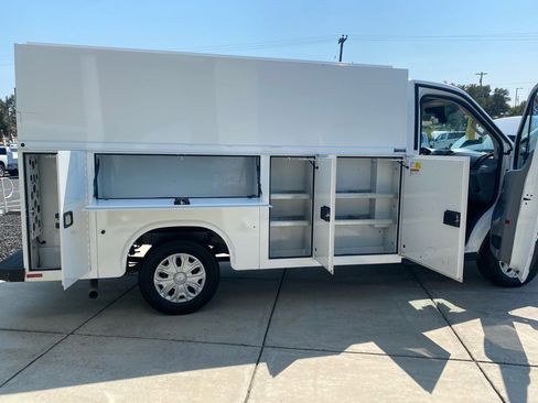 Used 2018 Ford Transit 350 138 w/ Exterior Upgrade Package image 28