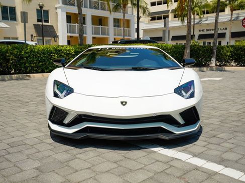 Used 2018 Lamborghini Aventador S image 8
