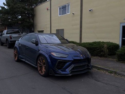 Used 2022 Lamborghini Urus image 1