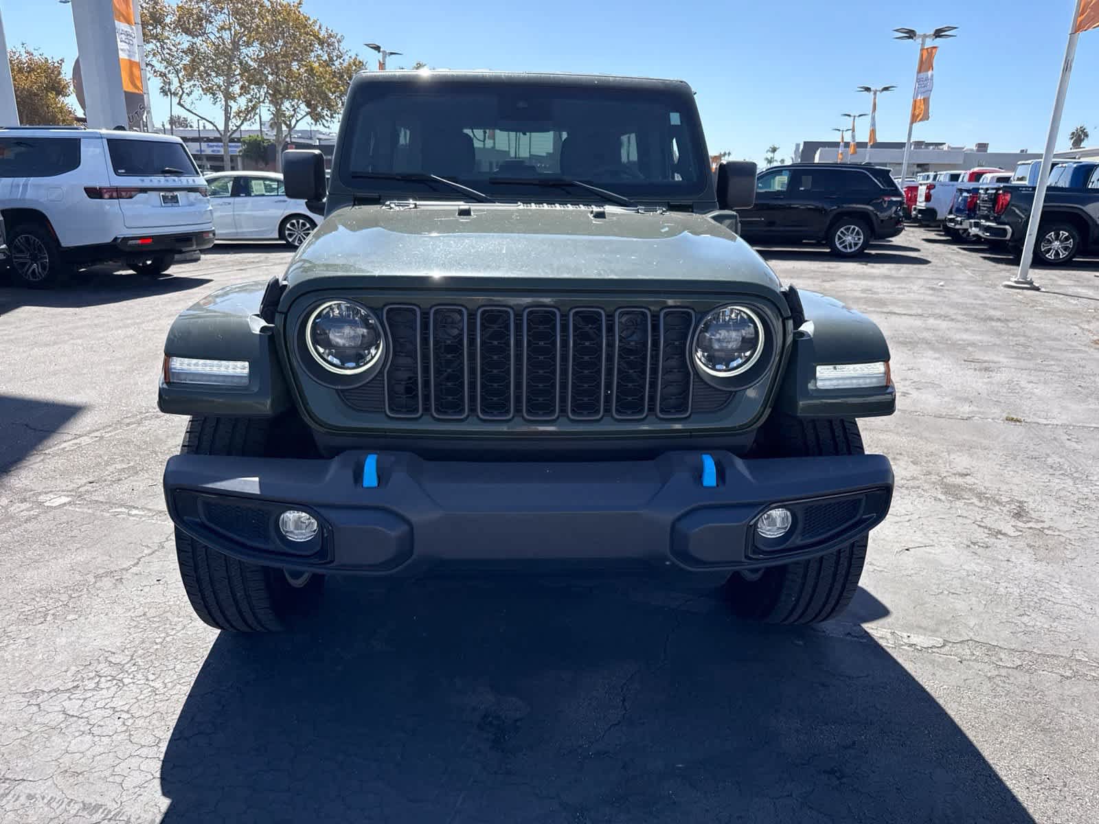 Used 2024 Jeep Wrangler Unlimited w/ Convenience Group AWD/4WD image 4