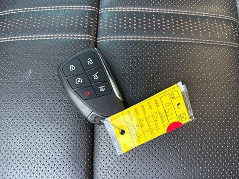 Used 2025 Chevrolet Suburban High Country image 36