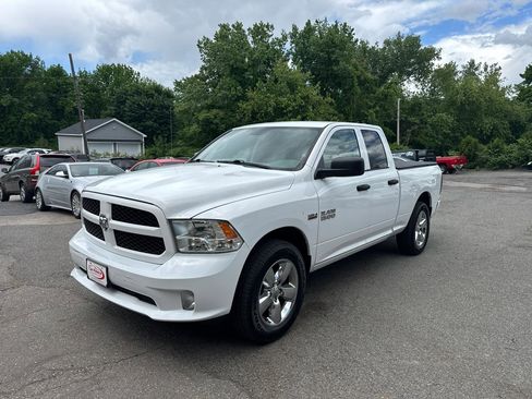 Used 2018 RAM 1500 Express w/ Express Value Package AWD/4WD image 3