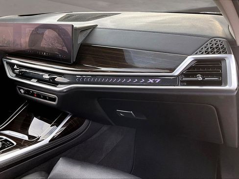 Used 2025 BMW X7 xDrive40i image 27