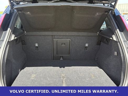 Certified 2025 Volvo XC40 B5 Plus AWD/4WD image 37